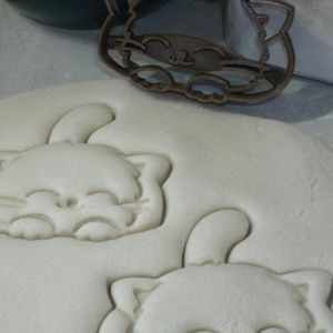 CAT KITTY SNEAKY COOKIE CUTTER PR2342